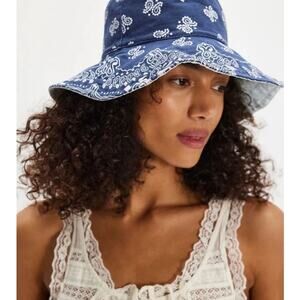Free People | NWT | Reversible Bandana Bucket Hat Blue